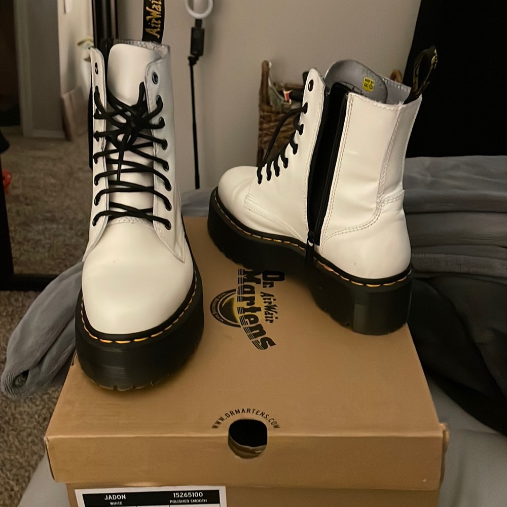 COPY - COPY - White platform doc Marten boot barely worn